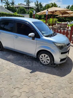 Toyota Spade 2012 Blue