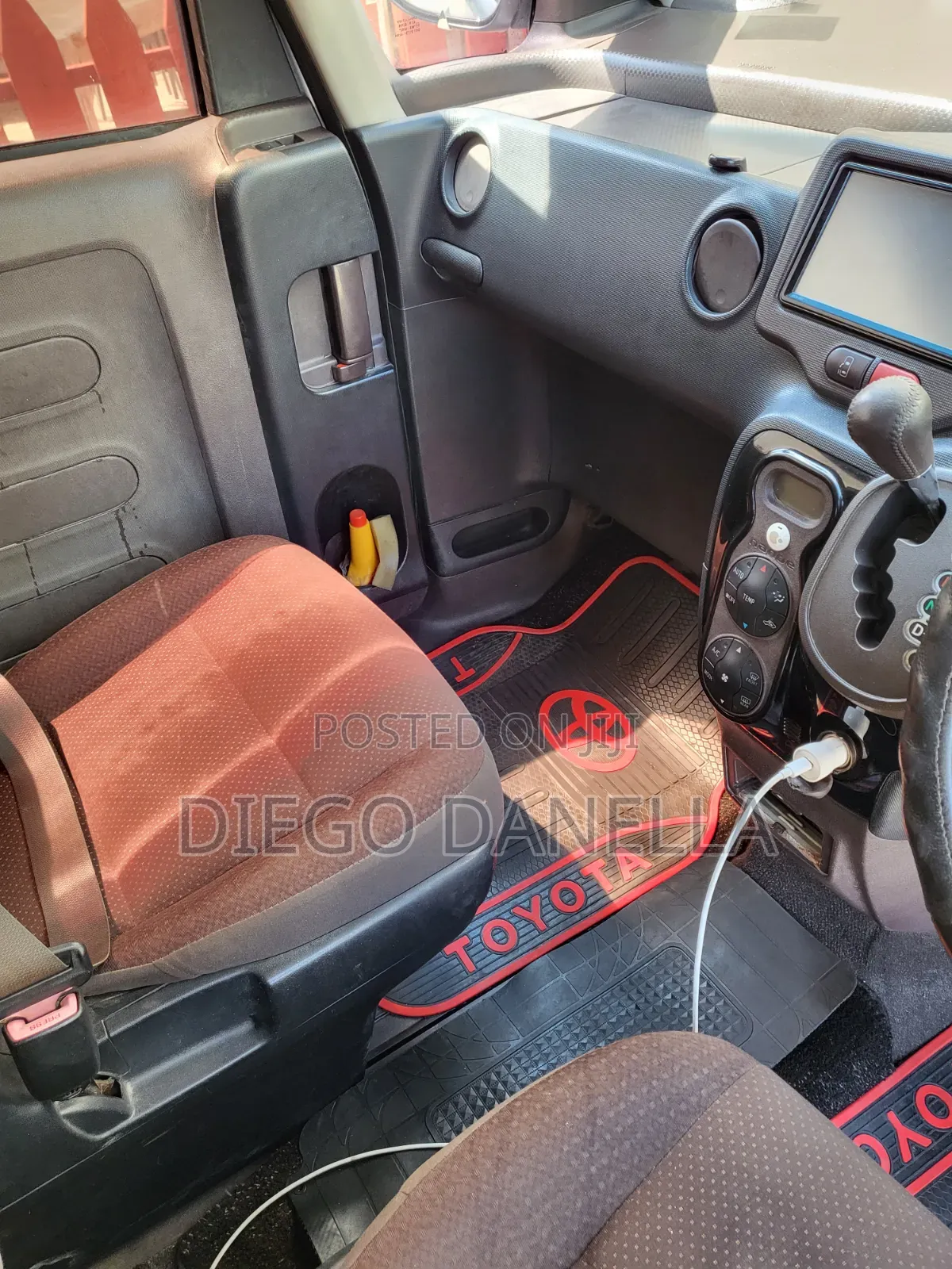Toyota Spade 2012 Blue