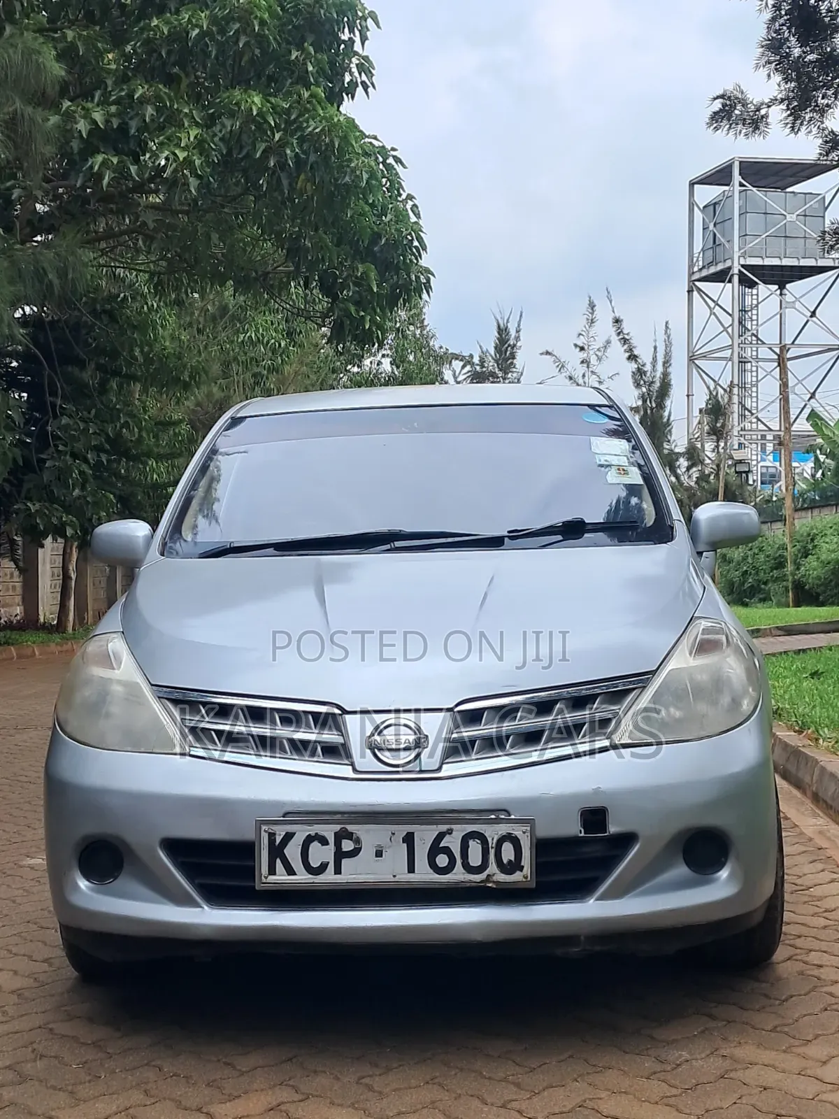 Nissan Tiida 2010 Silver