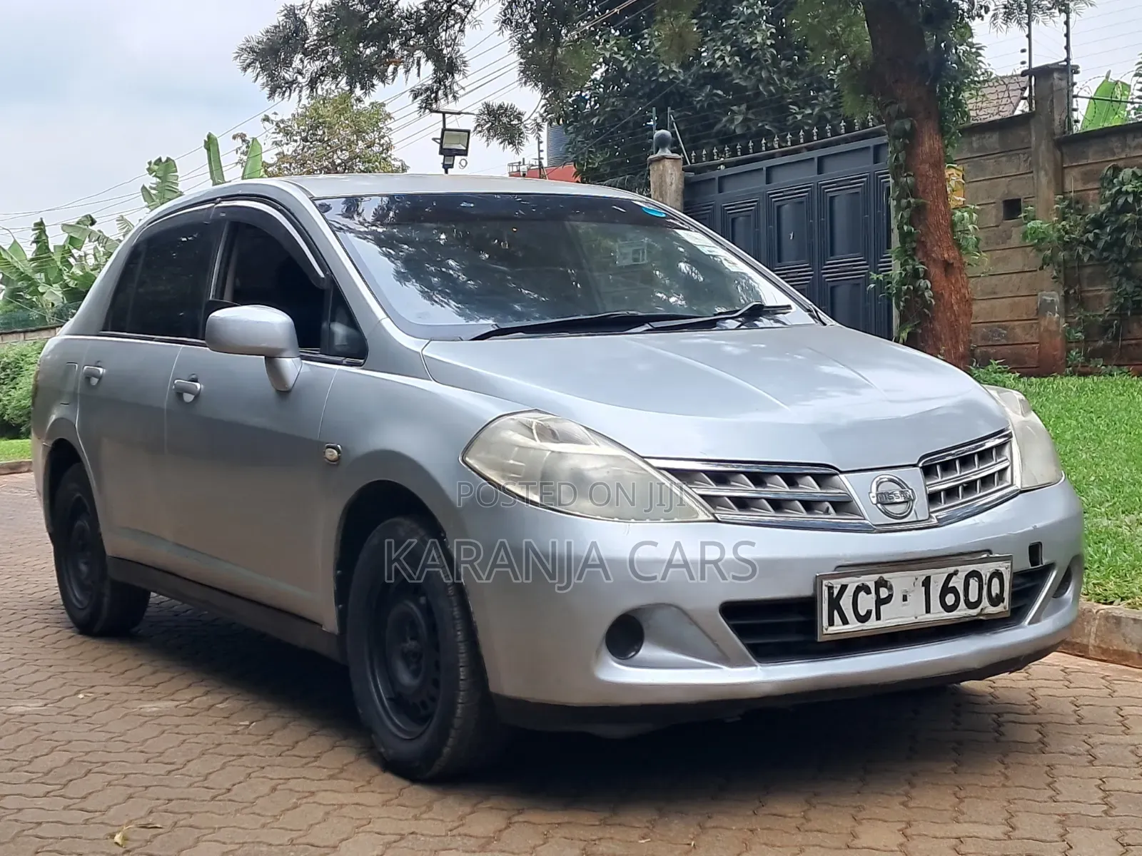 Nissan Tiida 2010 Silver