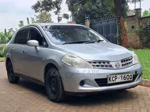 Nissan Tiida 2010 Silver