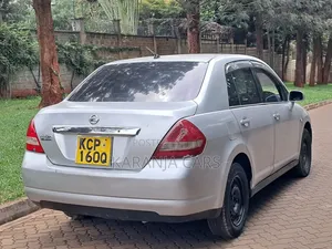 Nissan Tiida 2010 Silver