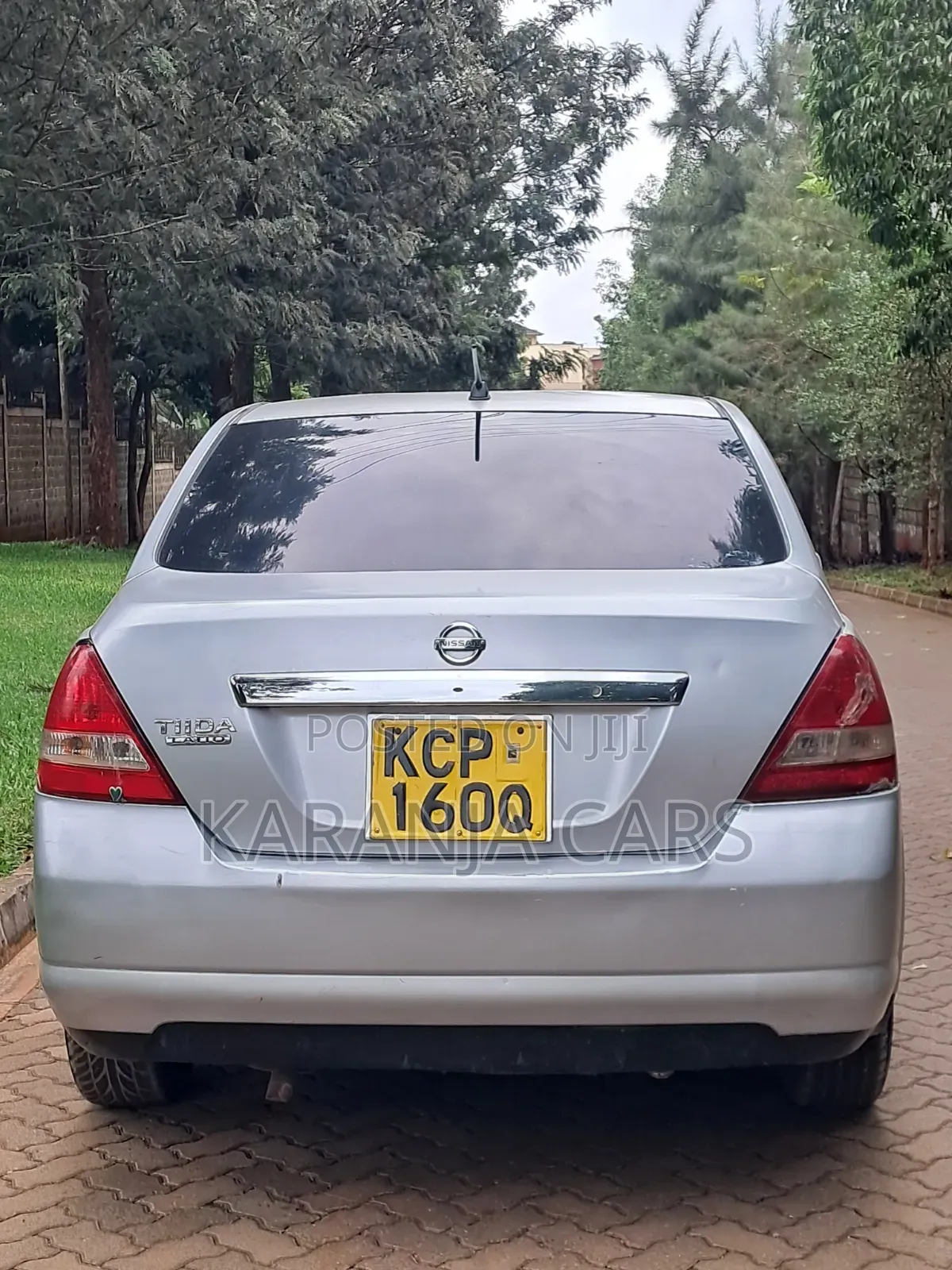 Nissan Tiida 2010 Silver