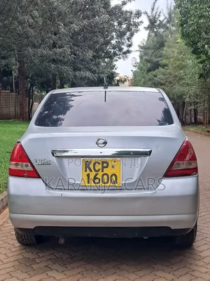 Nissan Tiida 2010 Silver