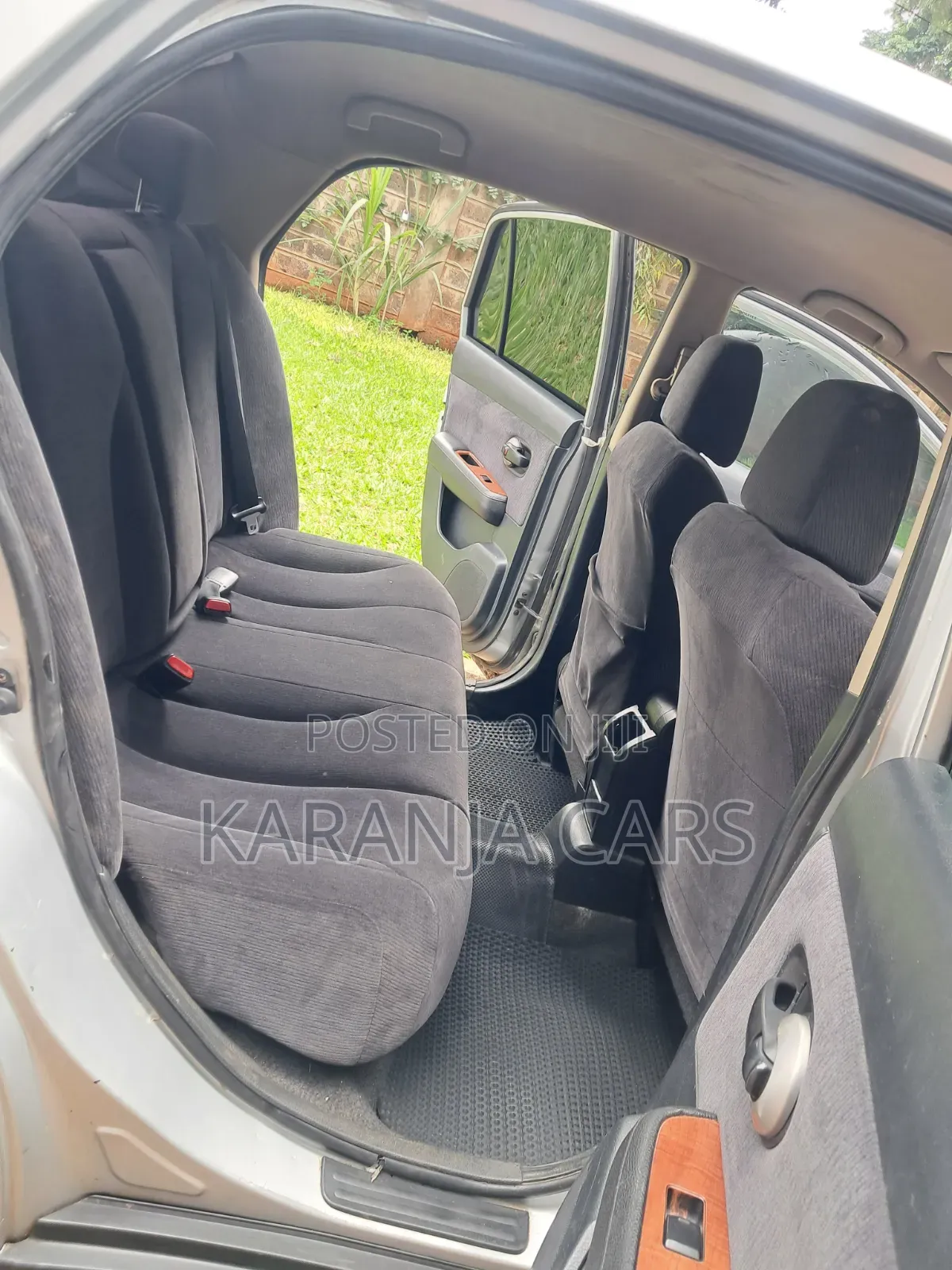 Nissan Tiida 2010 Silver