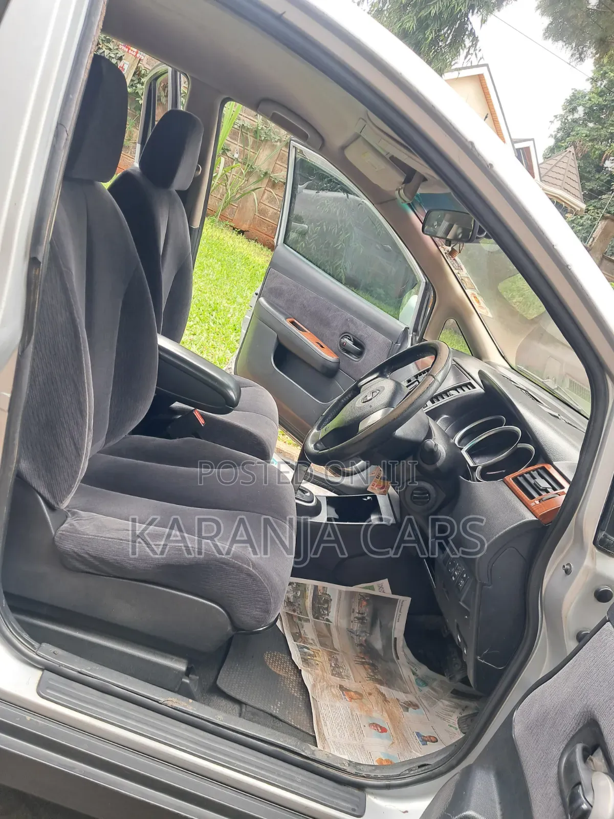 Nissan Tiida 2010 Silver