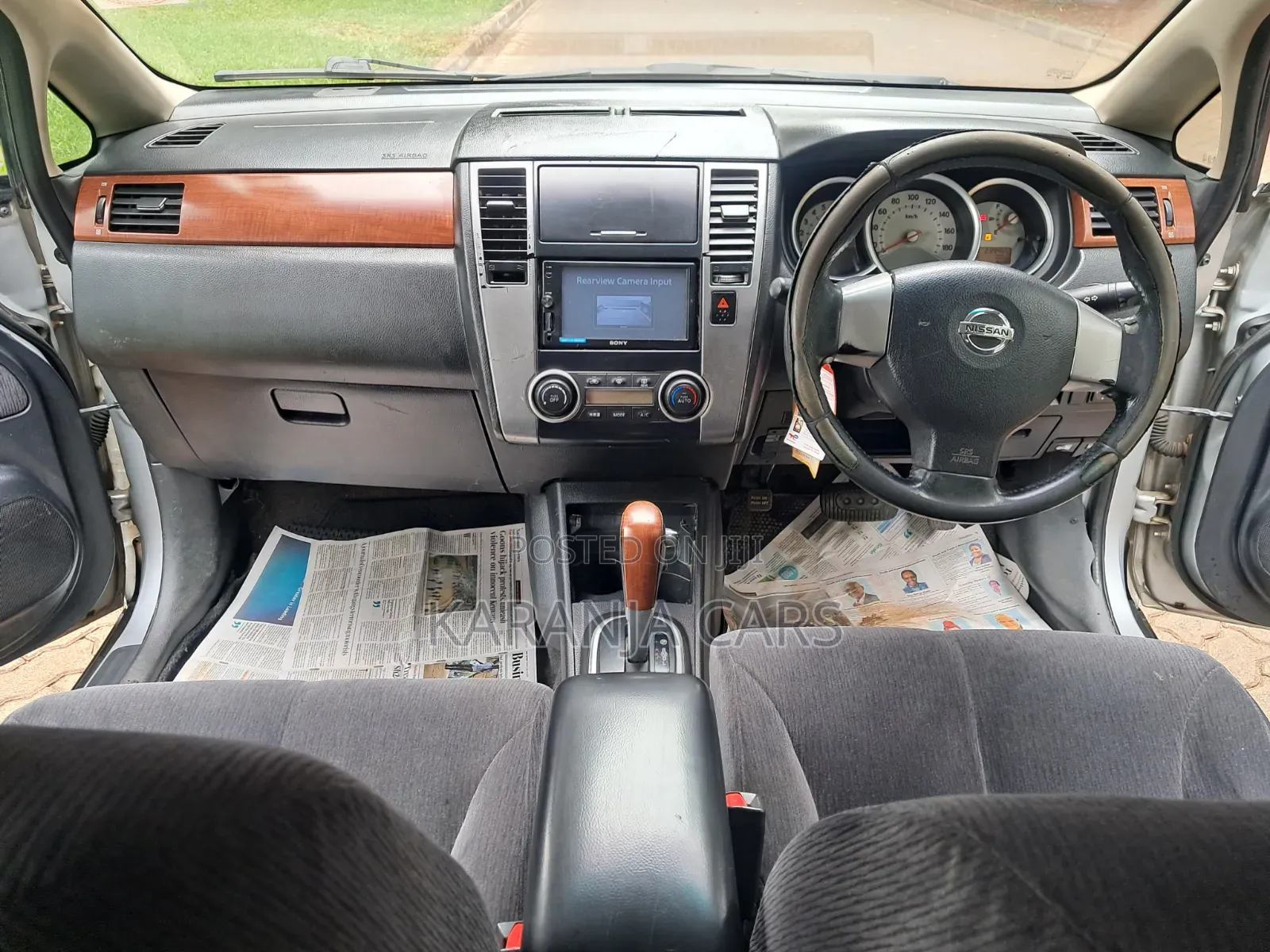 Nissan Tiida 2010 Silver