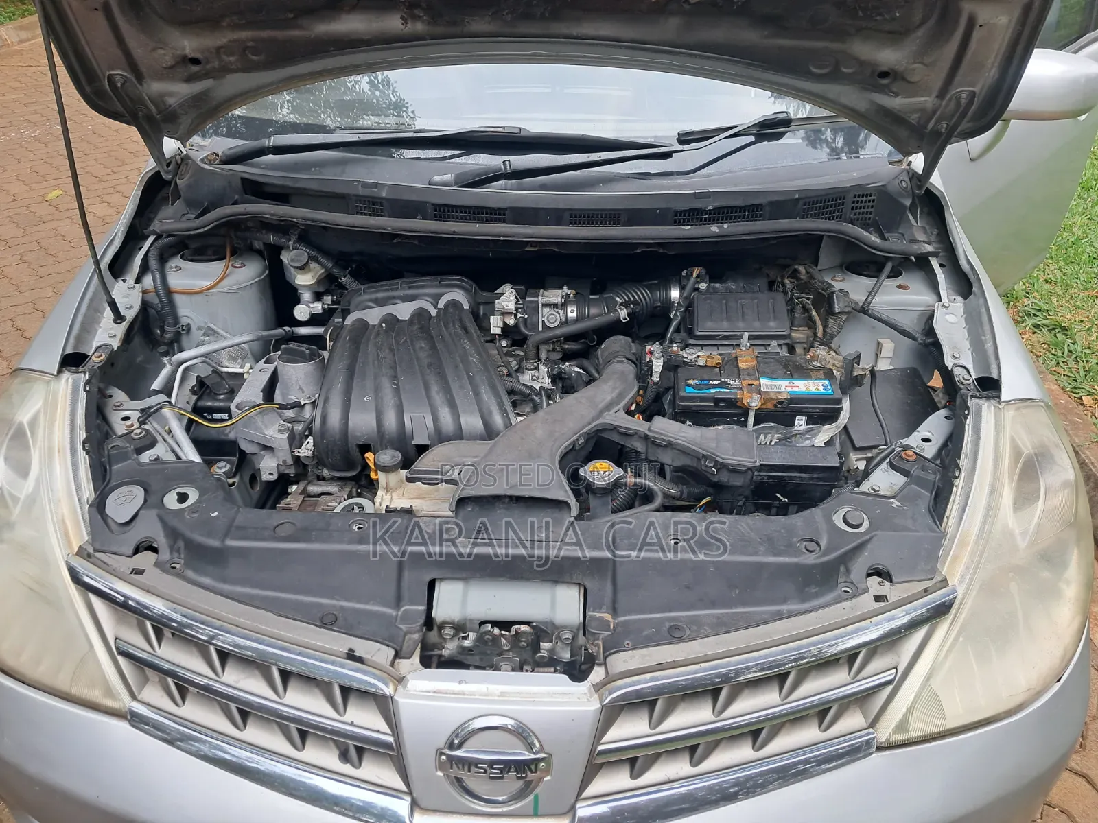 Nissan Tiida 2010 Silver