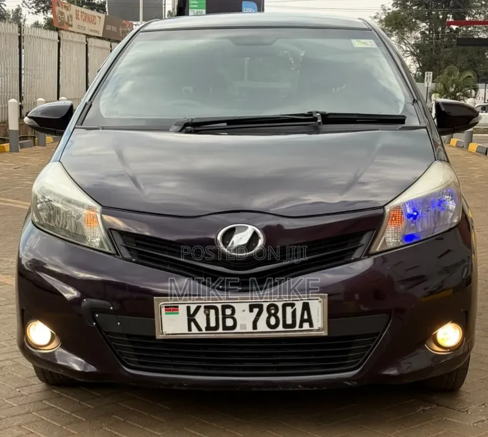 Toyota Vitz 2013 Black