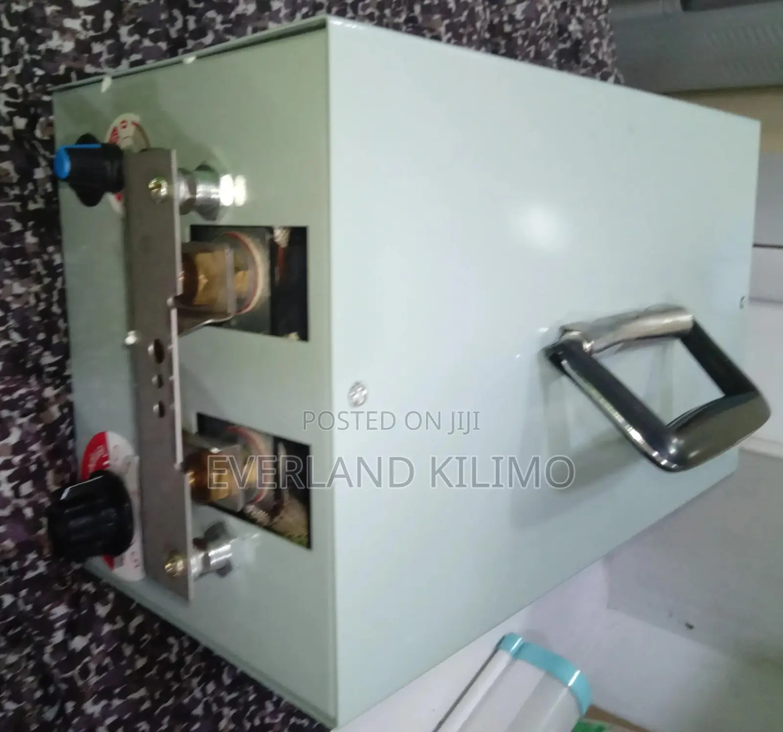 Automatic Chicken Debeaking Machine