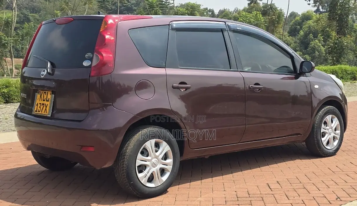 Nissan Note 2011 Burgundy