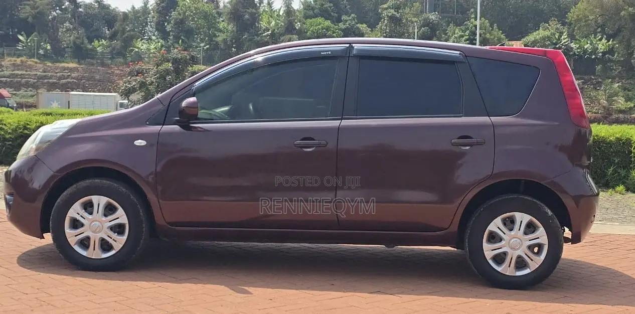 Nissan Note 2011 Burgundy