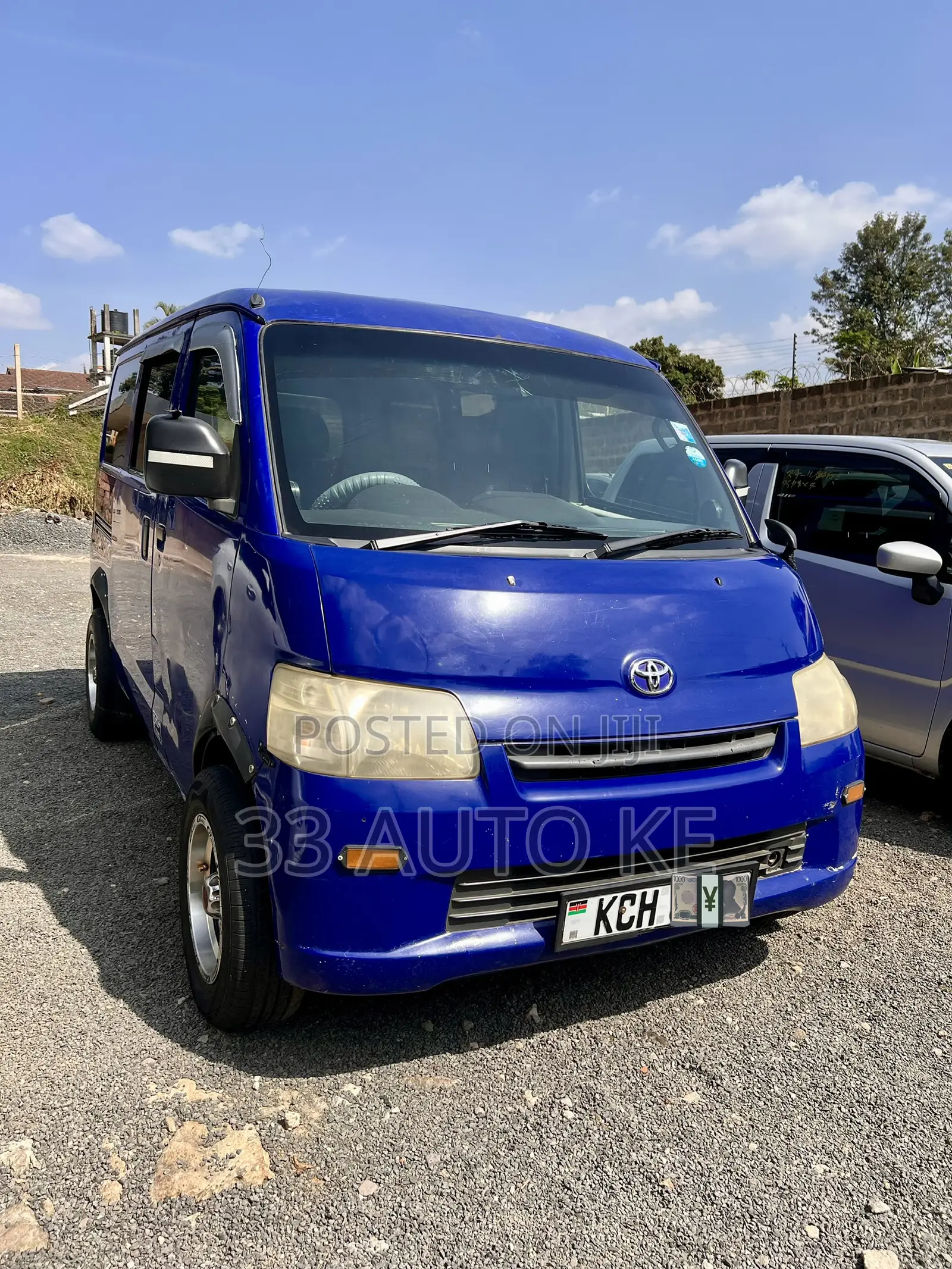 Toyota HiAce 2009 Blue