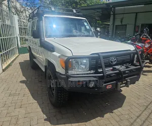 Toyota Land Cruiser 2018 White