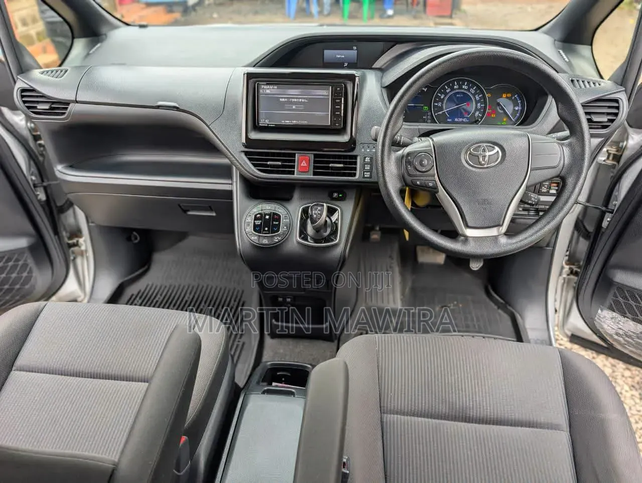 Toyota Voxy 2019 Silver