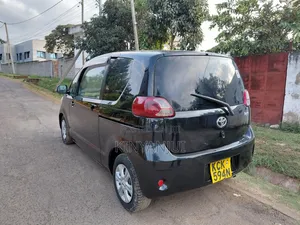 Toyota Porte 2010 Black