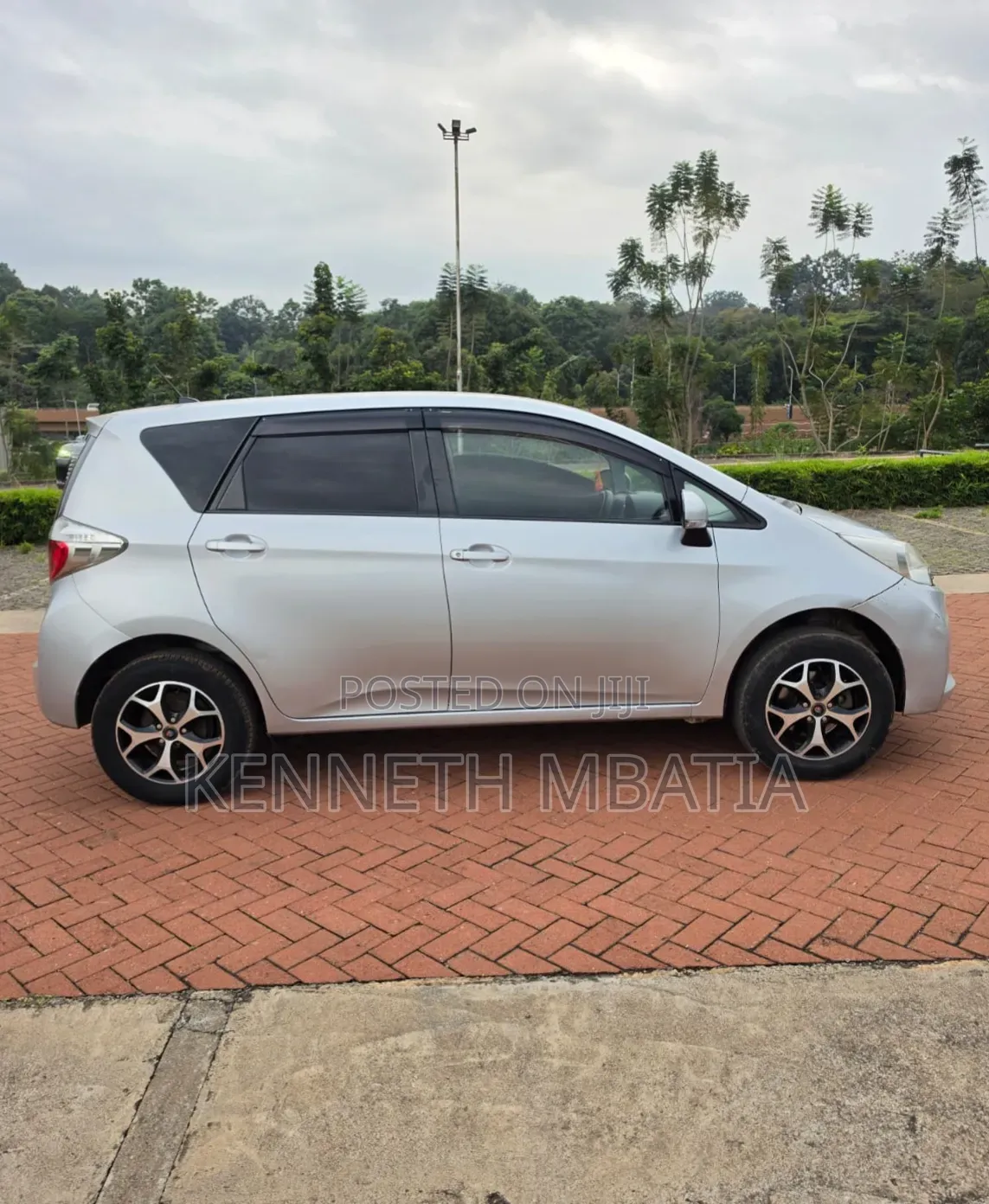 Toyota Ractis 2012 Silver