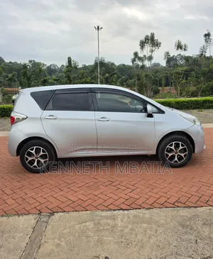 Toyota Ractis 2012 Silver