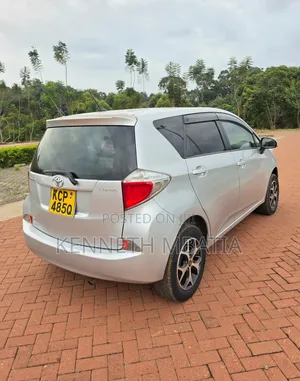Toyota Ractis 2012 Silver