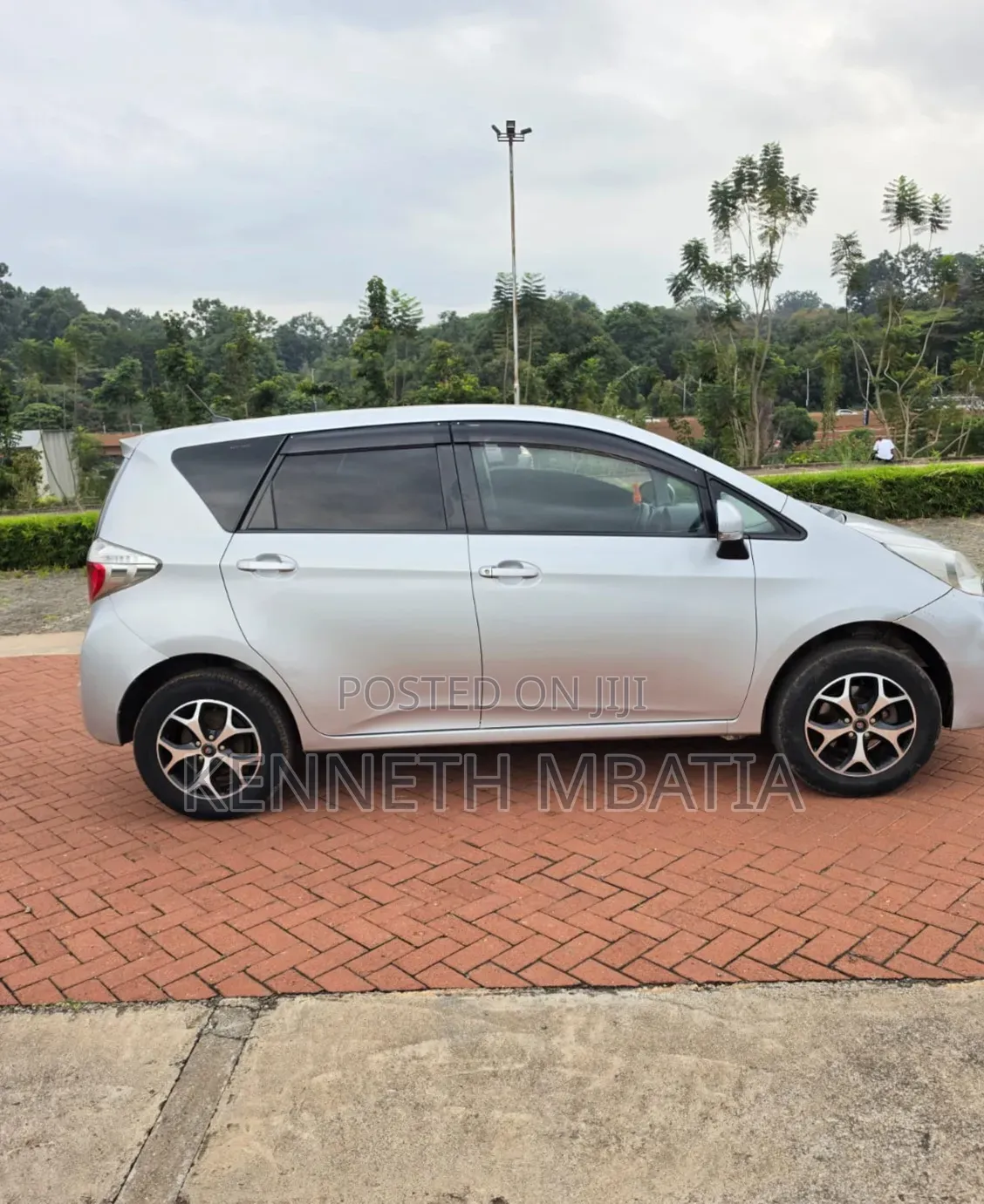 Toyota Ractis 2012 Silver