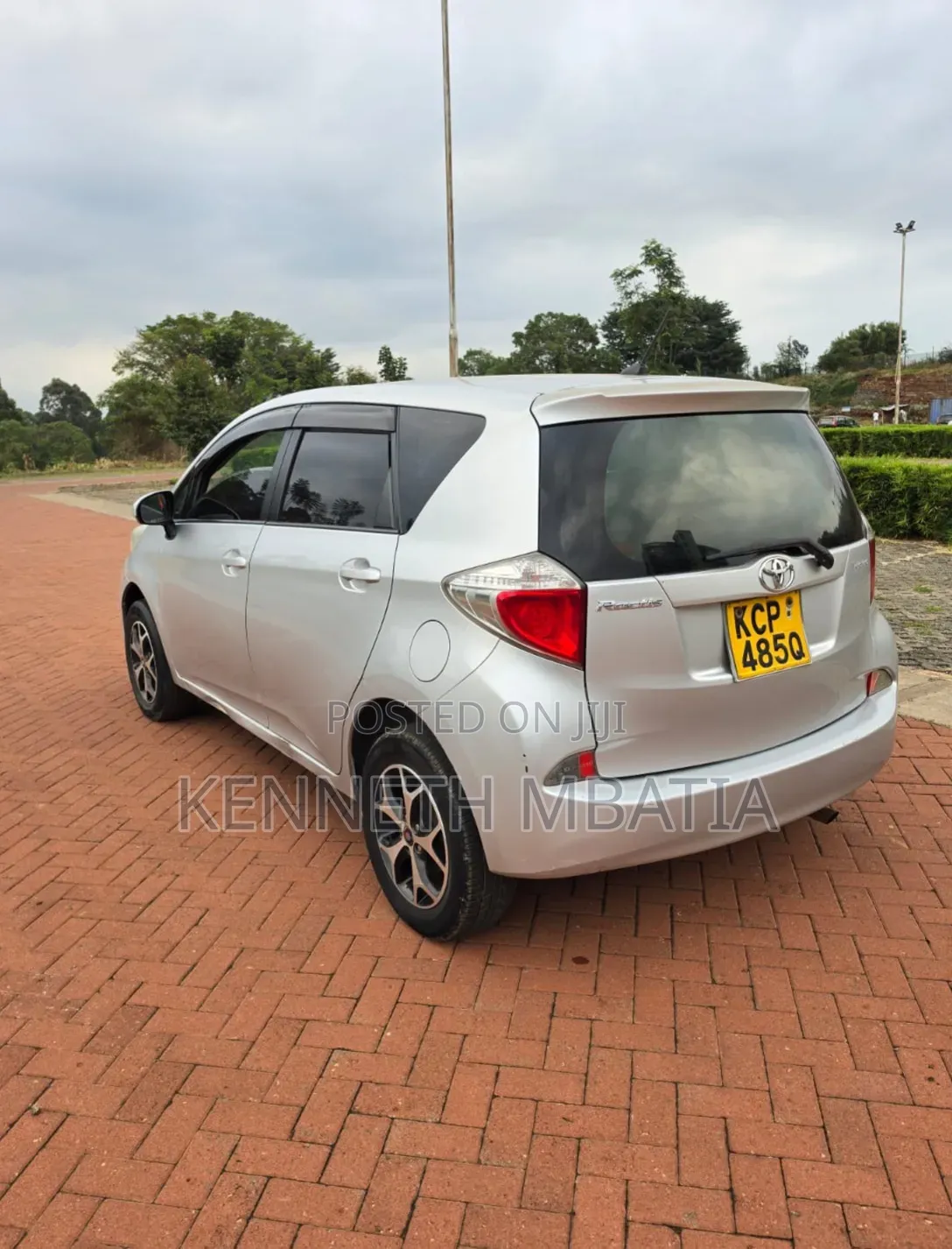 Toyota Ractis 2012 Silver