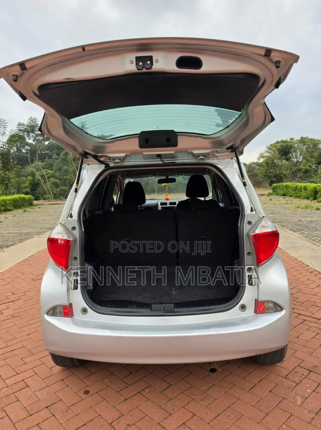 Toyota Ractis 2012 Silver