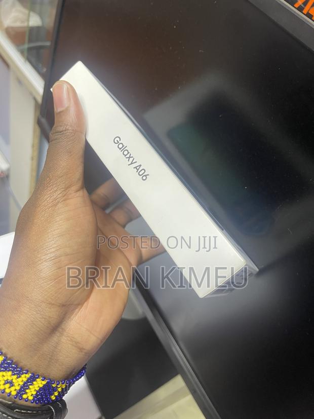 New Samsung Galaxy A06 64 GB Black - thumbnail 2