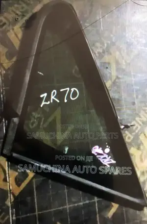 Front Side Fix Glass Toyota Voxy / Noah Zrr70