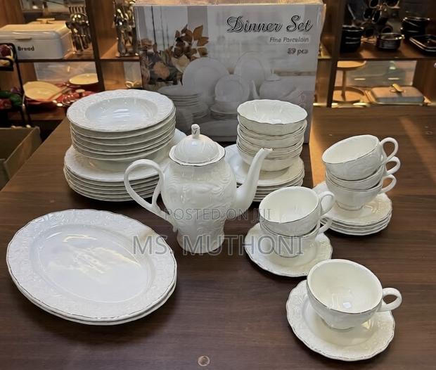 39-Piece Baroque-Style Relief Patterns and a Gold Rim Dinner Set - main view