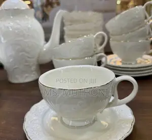 39-Piece Baroque-Style Relief Patterns and a Gold Rim Dinner Set