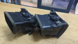 Nze/Fielder 2005 Dashboard Vents