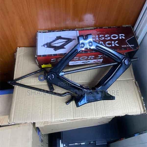 Smooth Turning Handle 2t Vehicle Jack / Foldable Manual Scissor Design - main view