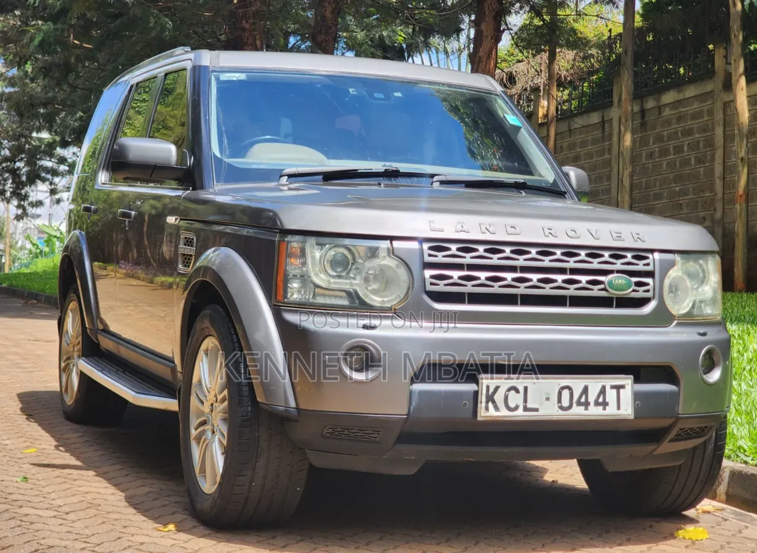 Land Rover Discovery 2010 Silver