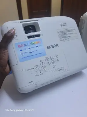 Epson Eb-X05