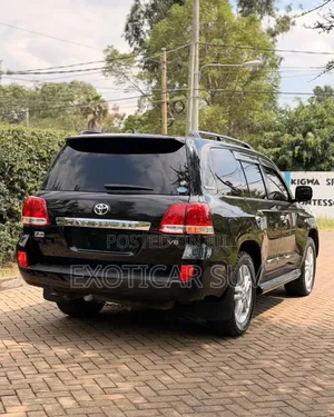 Toyota Land Cruiser 2011 Black