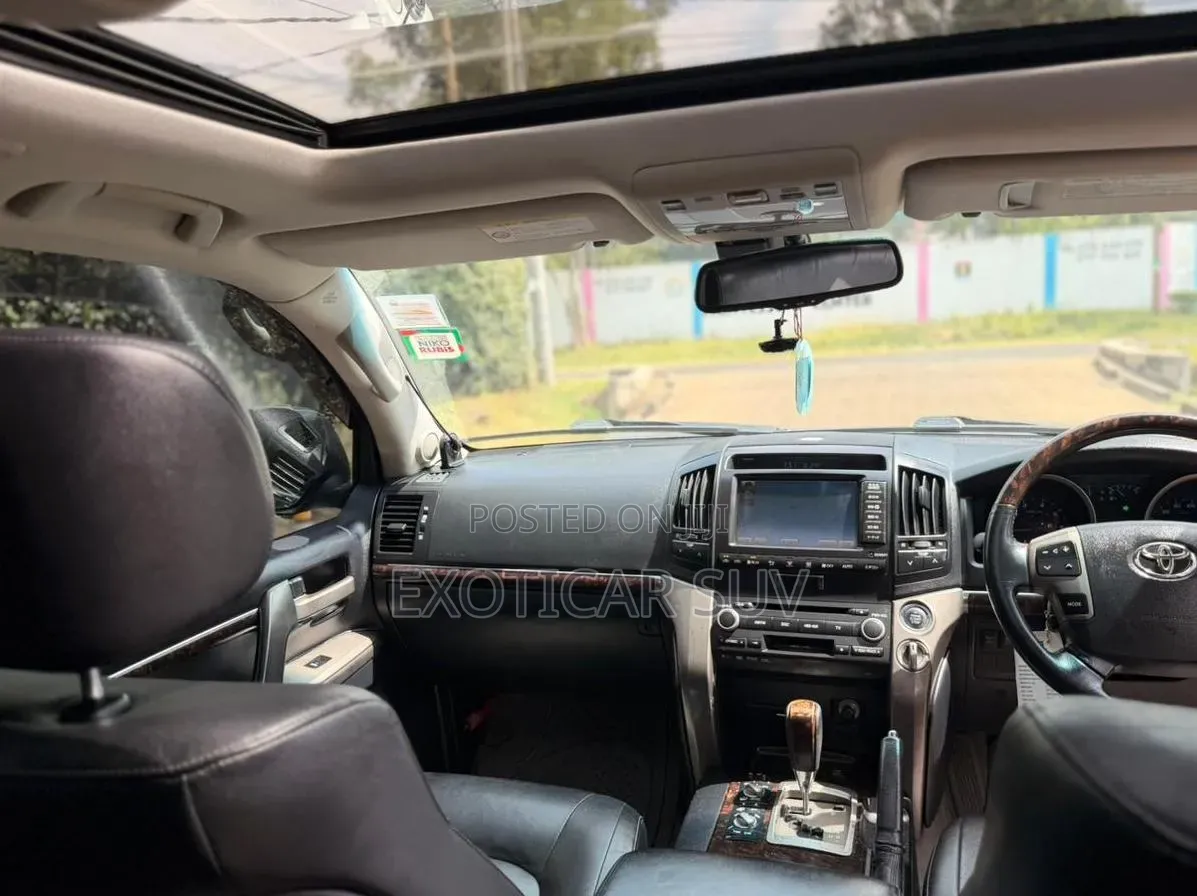 Toyota Land Cruiser 2011 Black
