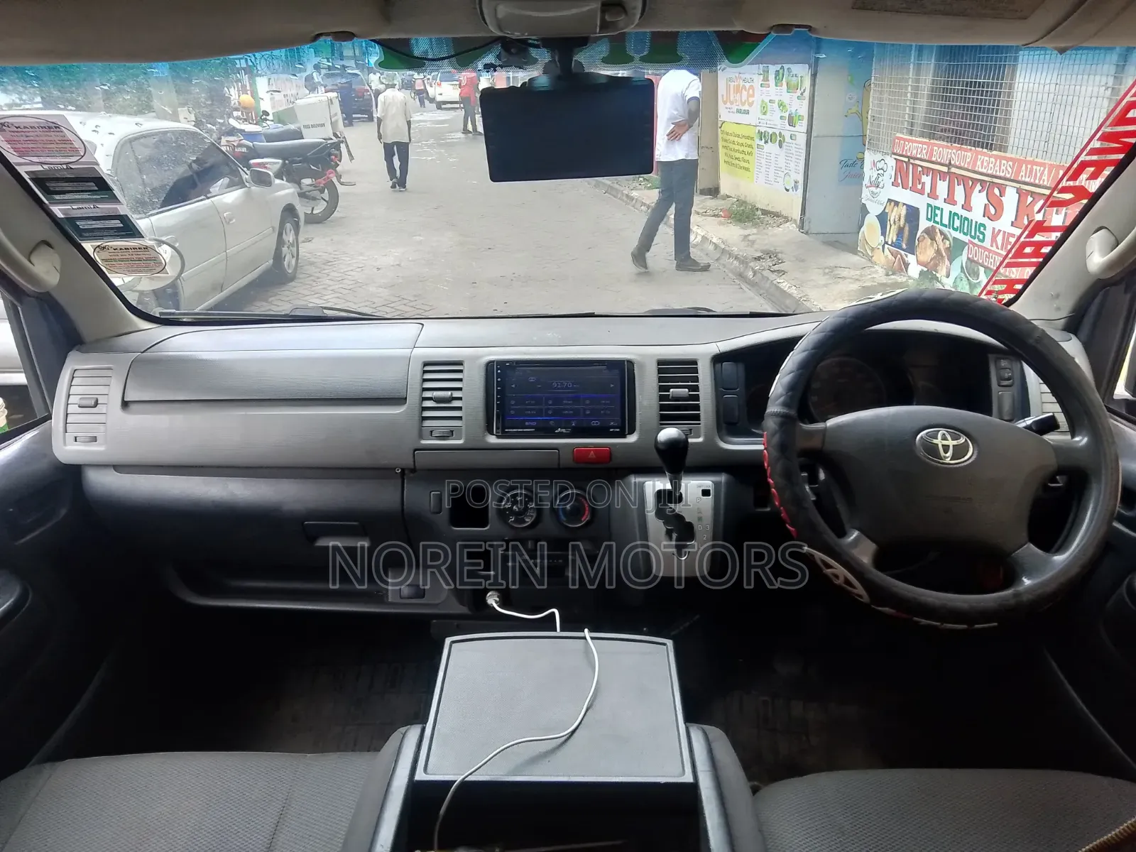 Toyota HiAce 2013 White