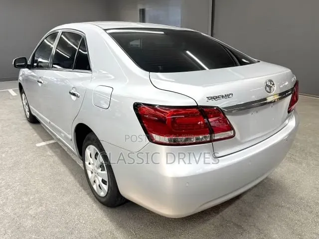 Toyota Premio 2019 Silver