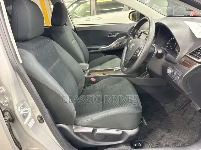 Toyota Premio 2019 Silver