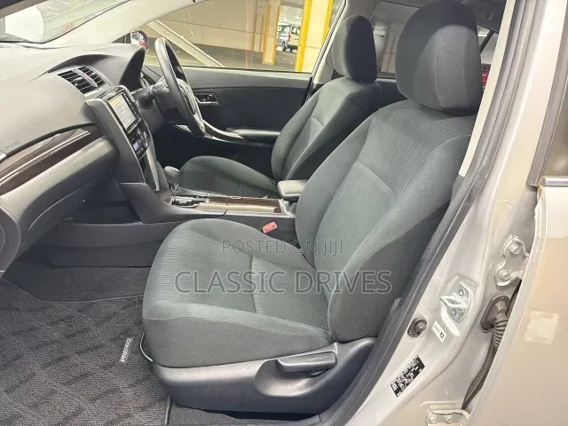 Toyota Premio 2019 Silver