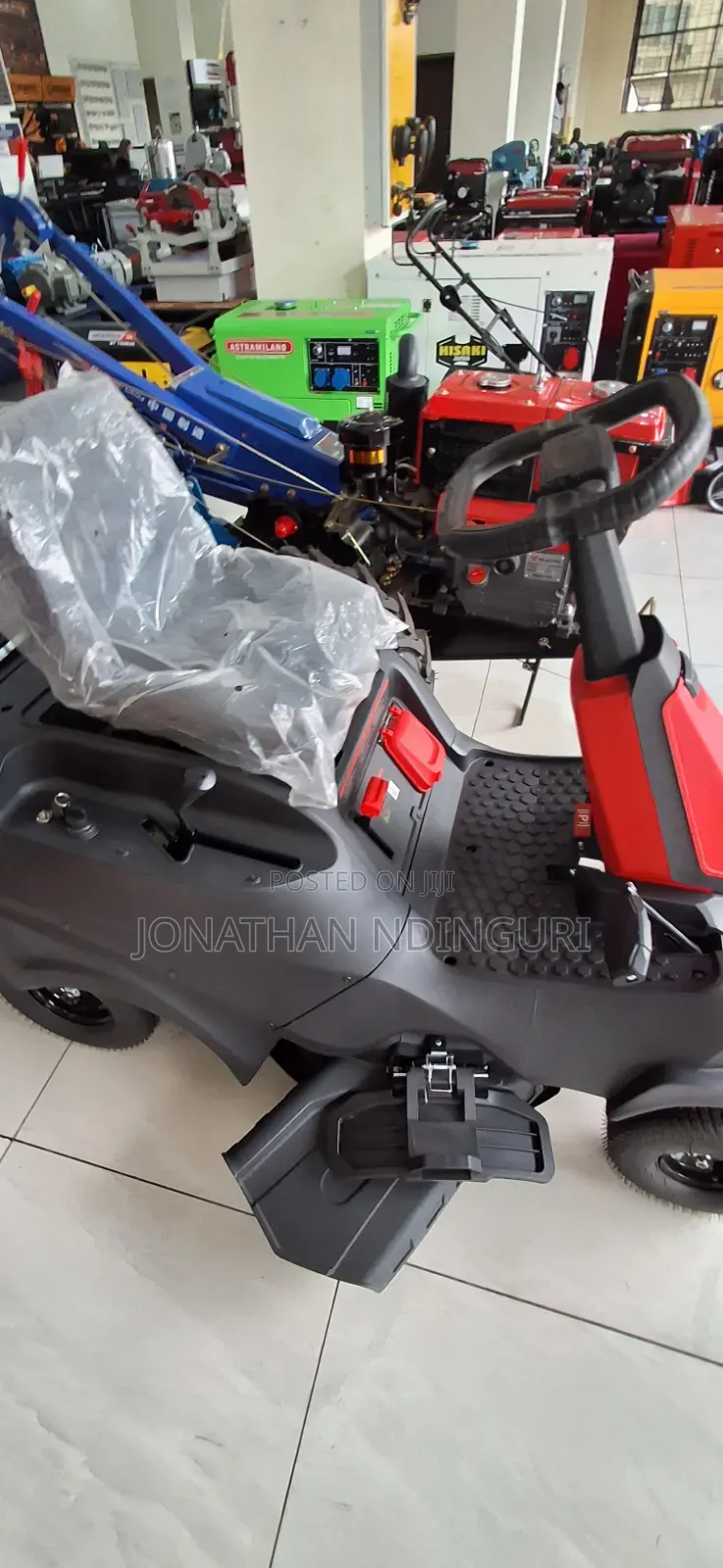 Ride-on Lawn Mower – Professional Grass Cutting Machine
