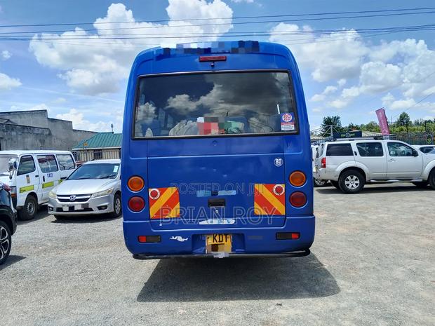 Mitsubishi Fuso Rosa 2017 Blue - thumbnail 3