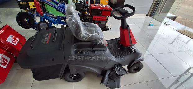 Ride-on Lawn Mower – High Capacity Garden Mower
