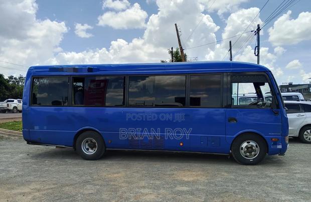 Mitsubishi Fuso Rosa 2017 Blue - thumbnail 4