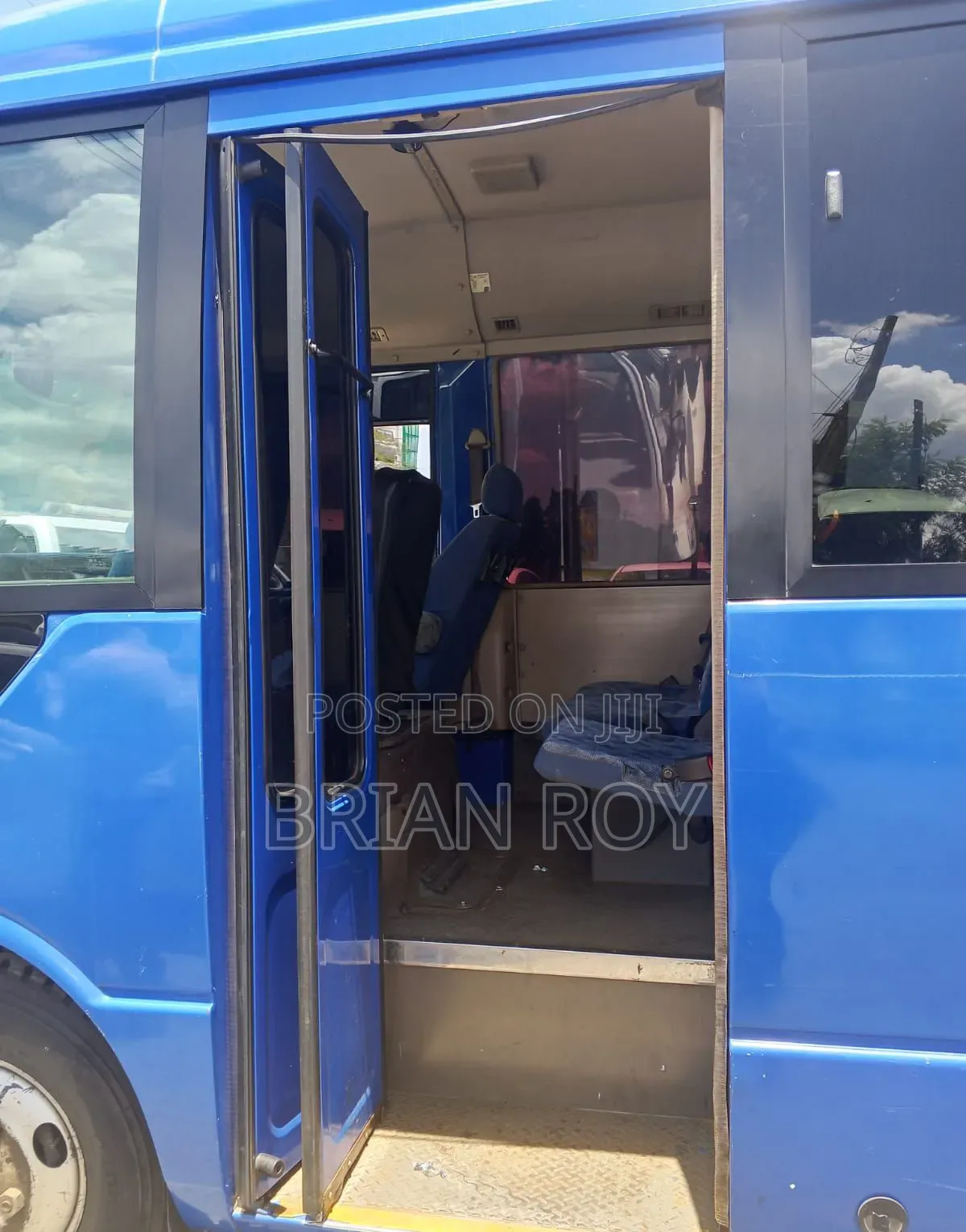Mitsubishi Fuso Rosa 2017 Blue