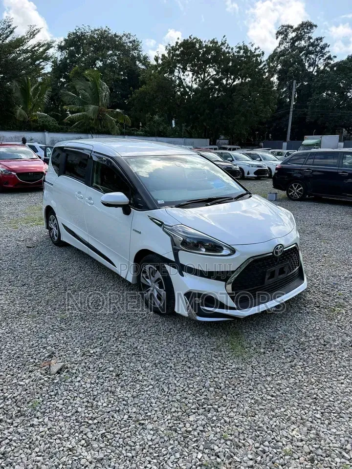 Toyota Sienta 2020 White