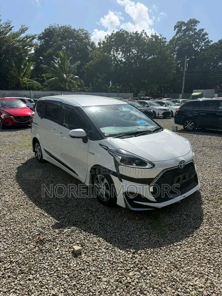 Toyota Sienta 2020 White