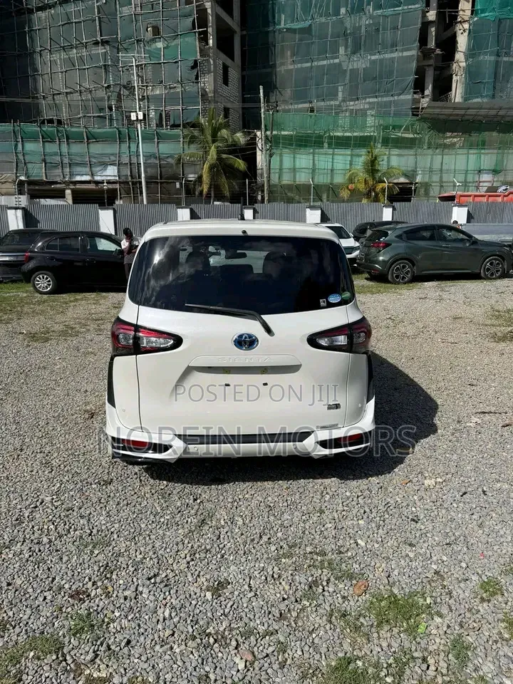 Toyota Sienta 2020 White