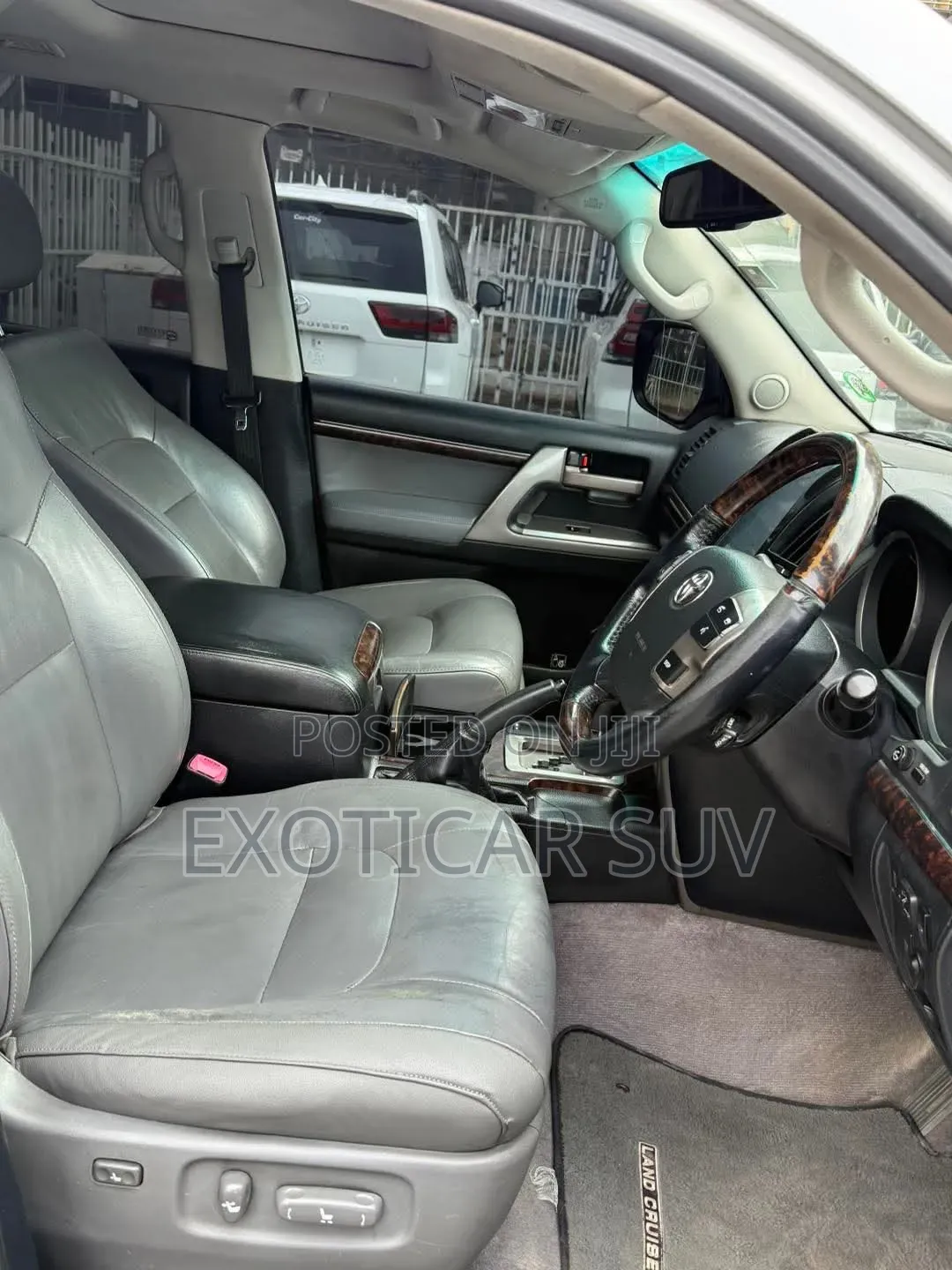 Toyota Land Cruiser 2012 Silver