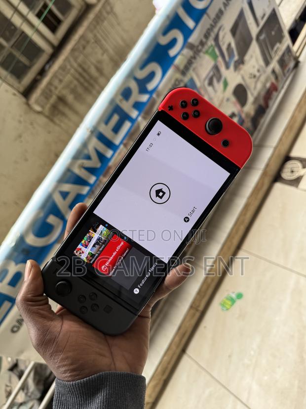 Nintendo Switch (Standard Model) - thumbnail 2
